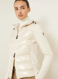 Daunenjacke im Materialmix