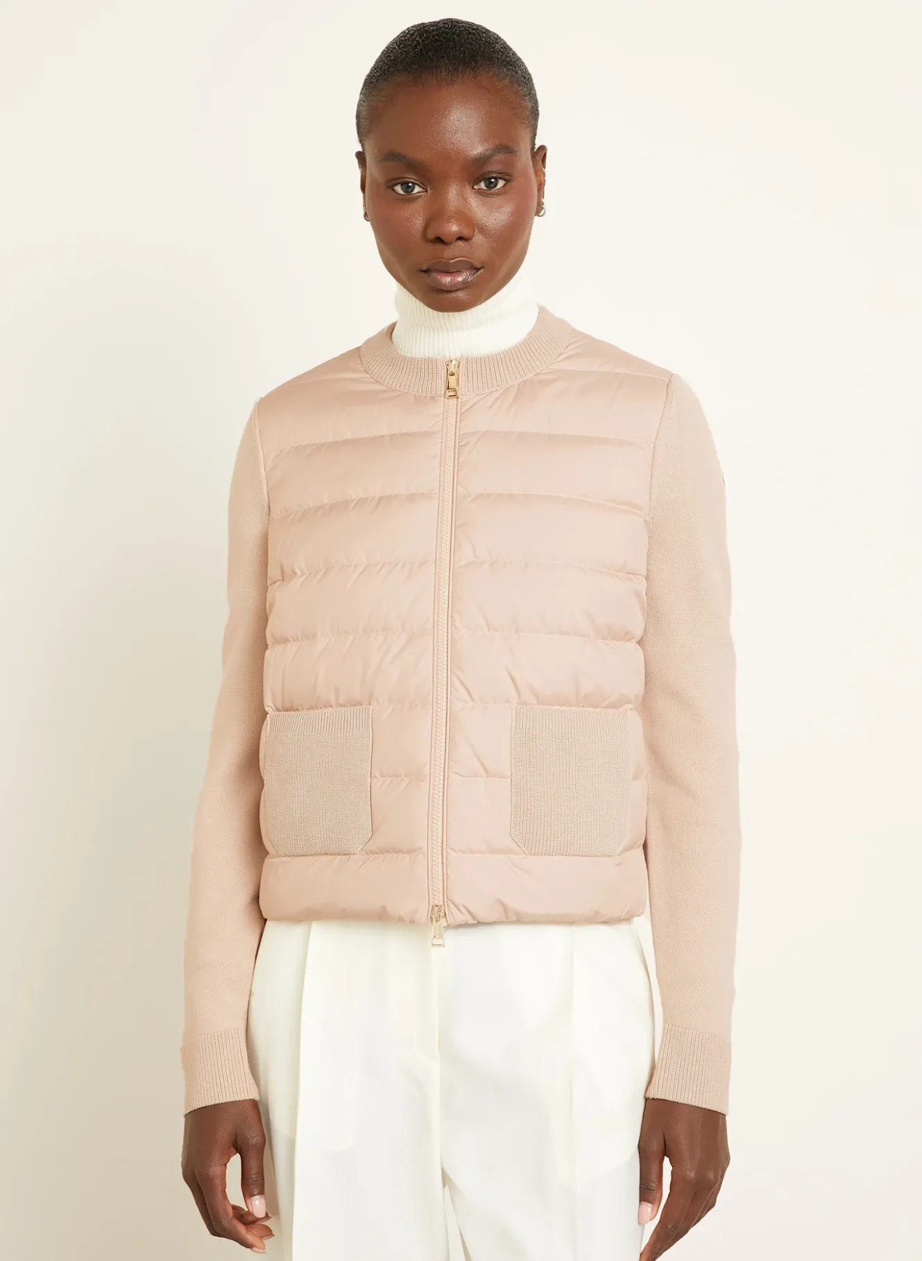 Daunenjacke im Materialmix