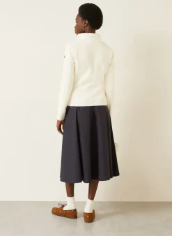 Daunenjacke im Materialmix