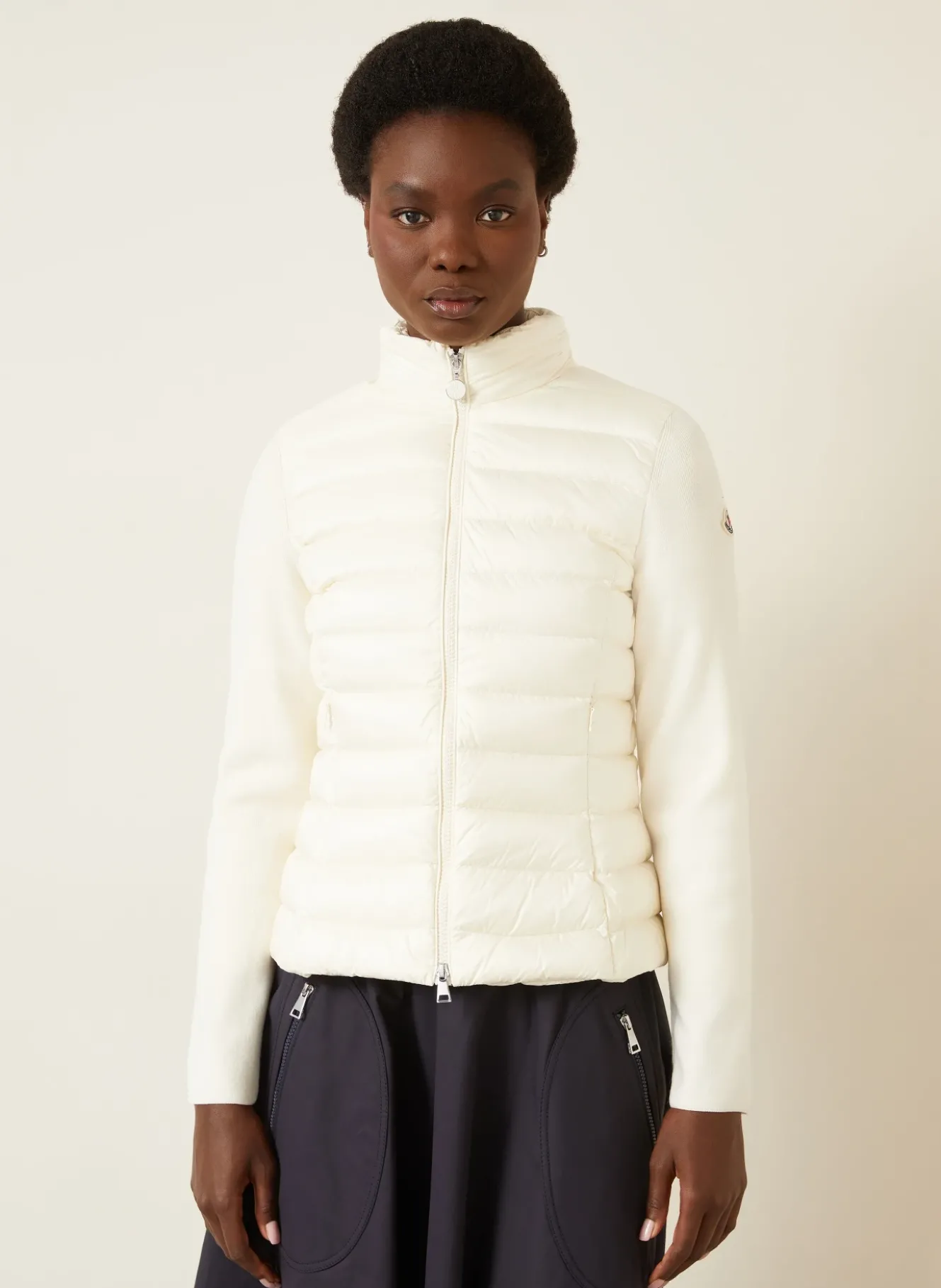 Daunenjacke im Materialmix