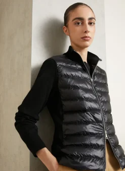 Daunenjacke im Materialmix