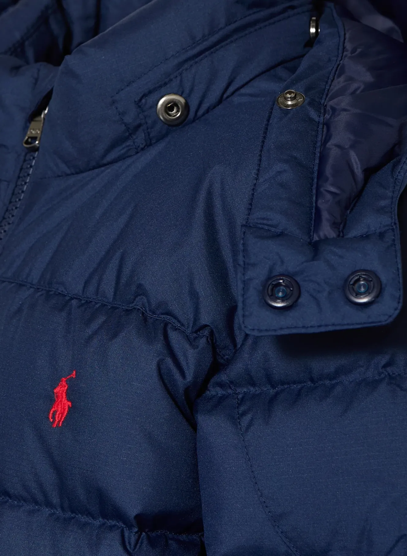 Daunenjacke mit abnehmbarer Kapuze