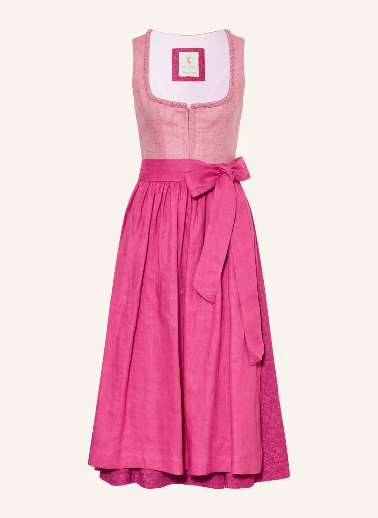 Dirndl im Materialmix