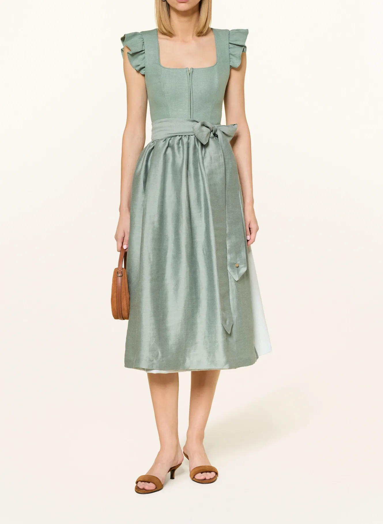 Dirndl MARIE mit Leinen und Rüschen