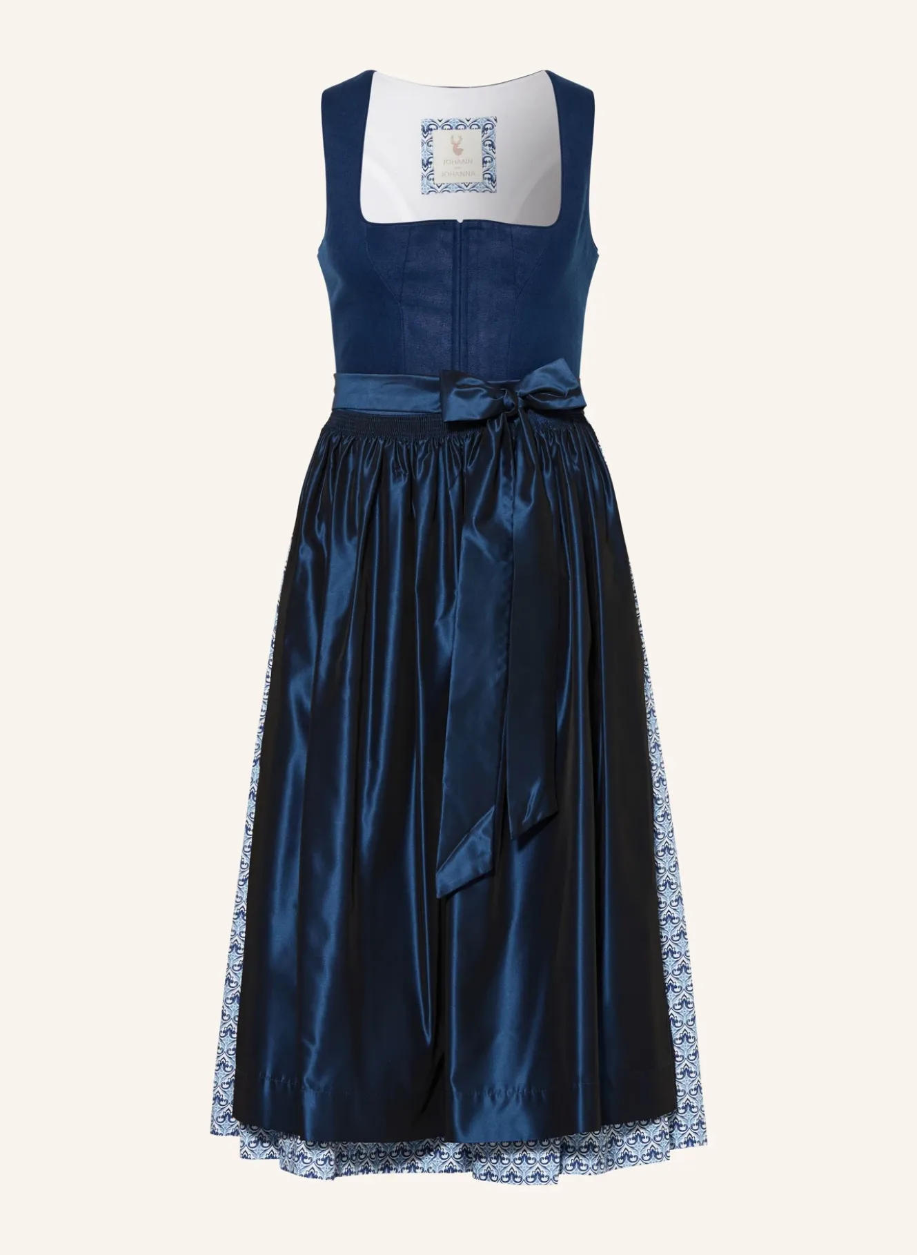 Dirndl mit Leinen