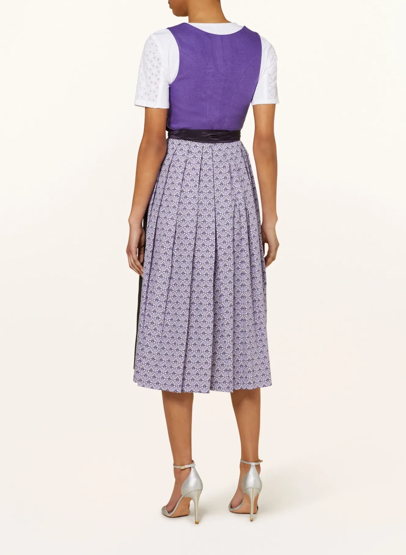 Dirndl mit Leinen