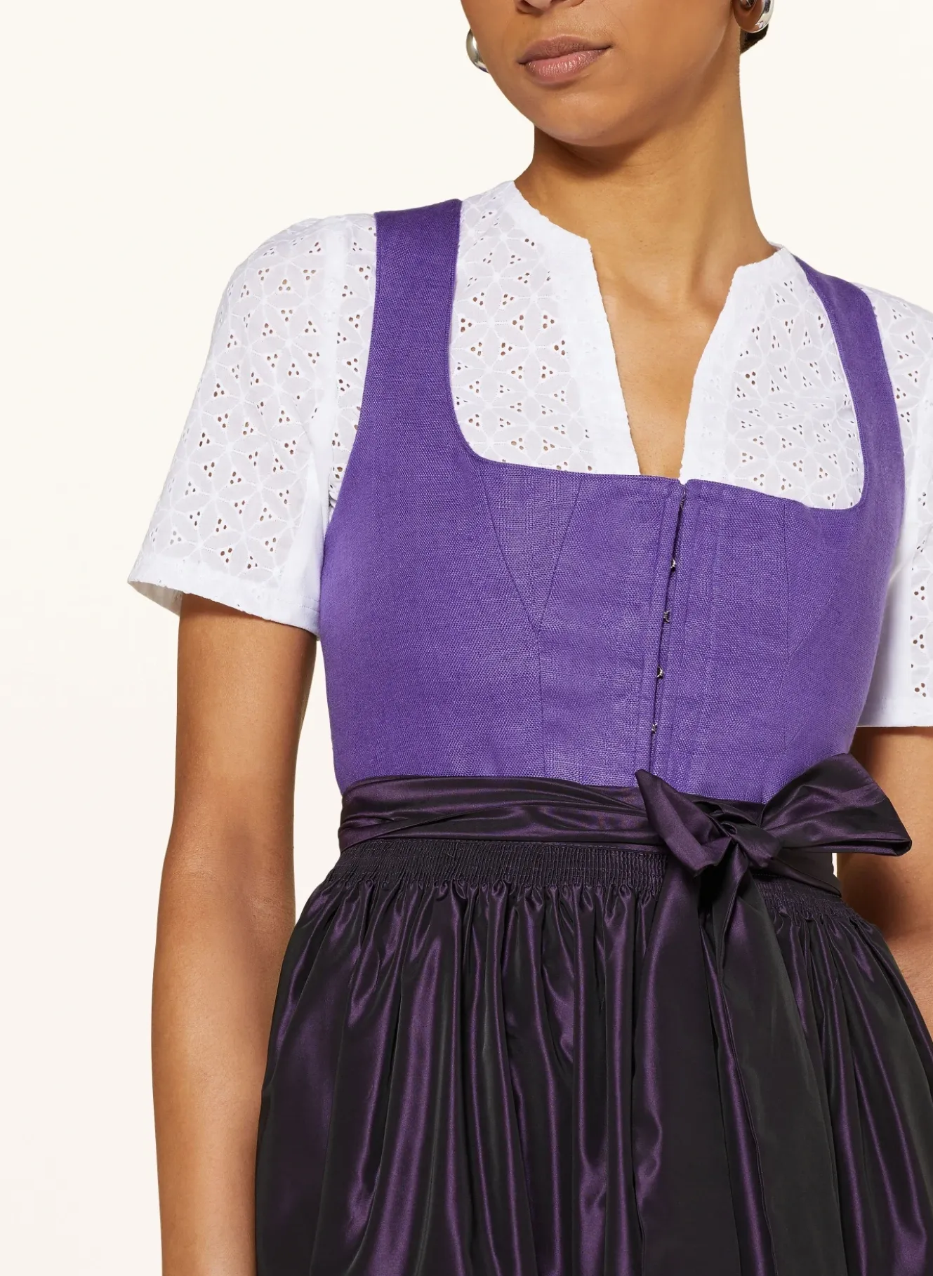 Dirndl mit Leinen