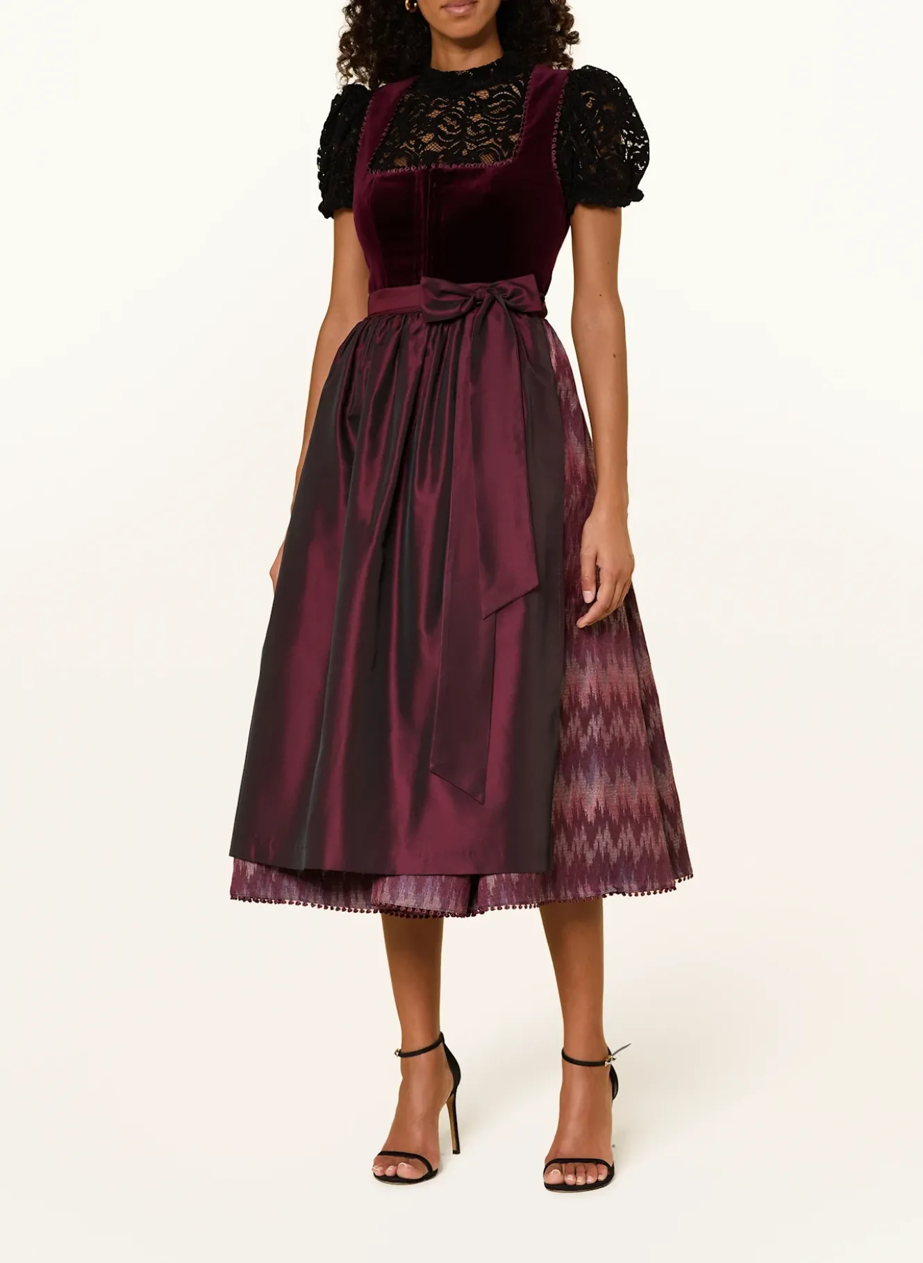 Dirndlbluse PINA aus Lochspitze