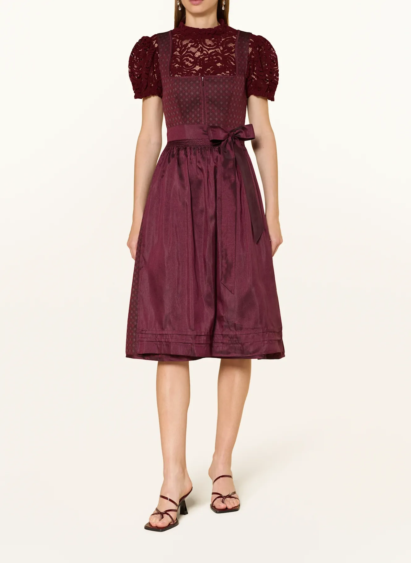 Dirndlbluse PINA aus Lochspitze