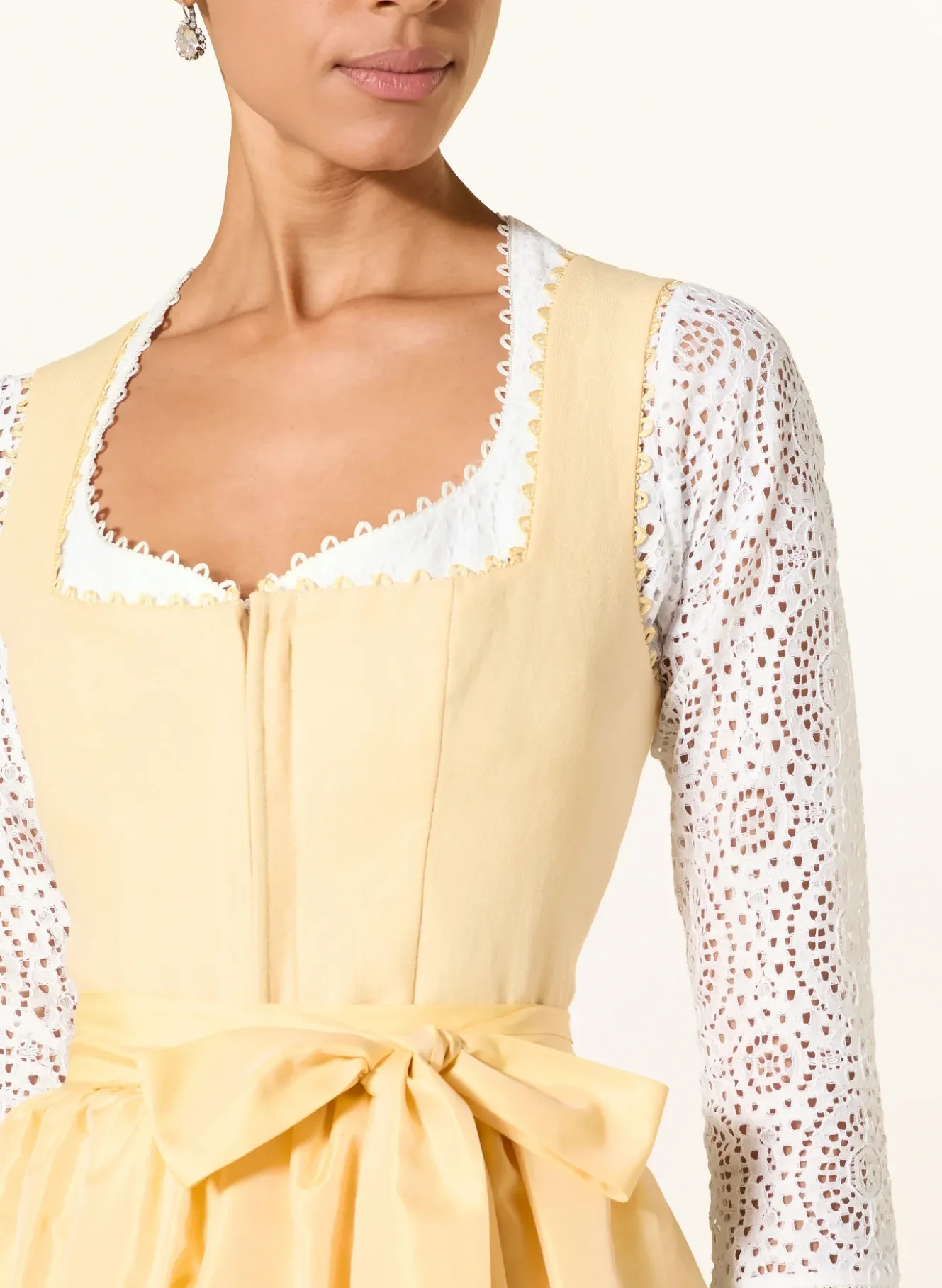 Dirndlbluse SAMANTHA aus Lochspitze