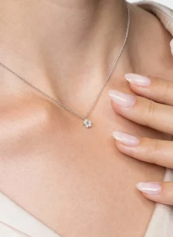 Halskette aus 14 Karat Weißgold und 0,16ct. Diamanten