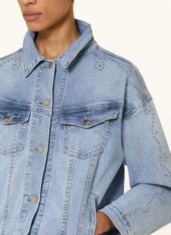 Jeansjacke mit Nieten