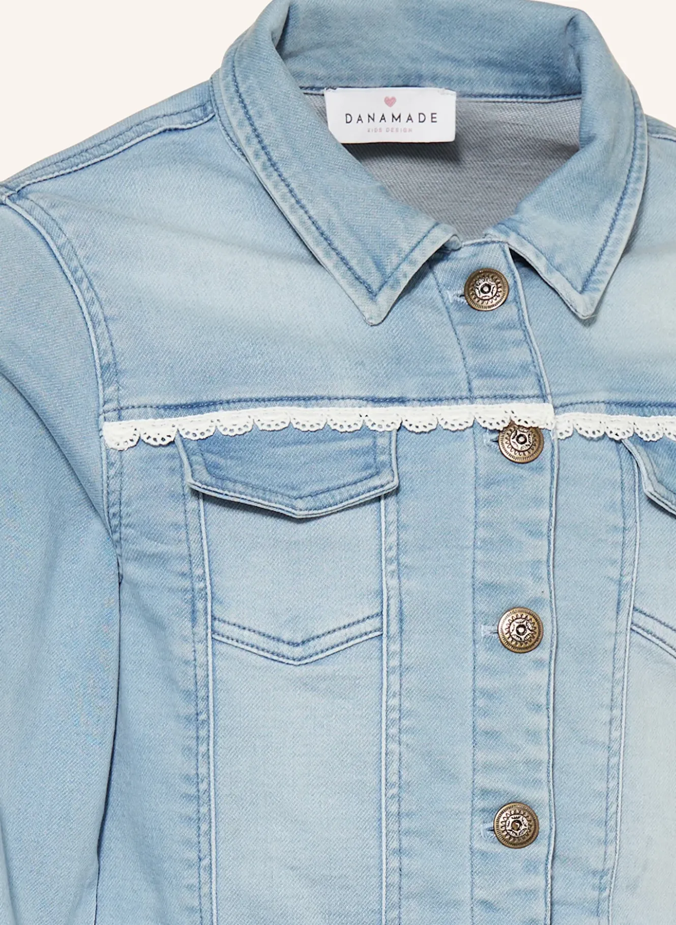 Jeansjacke mit Spitze und Pailletten