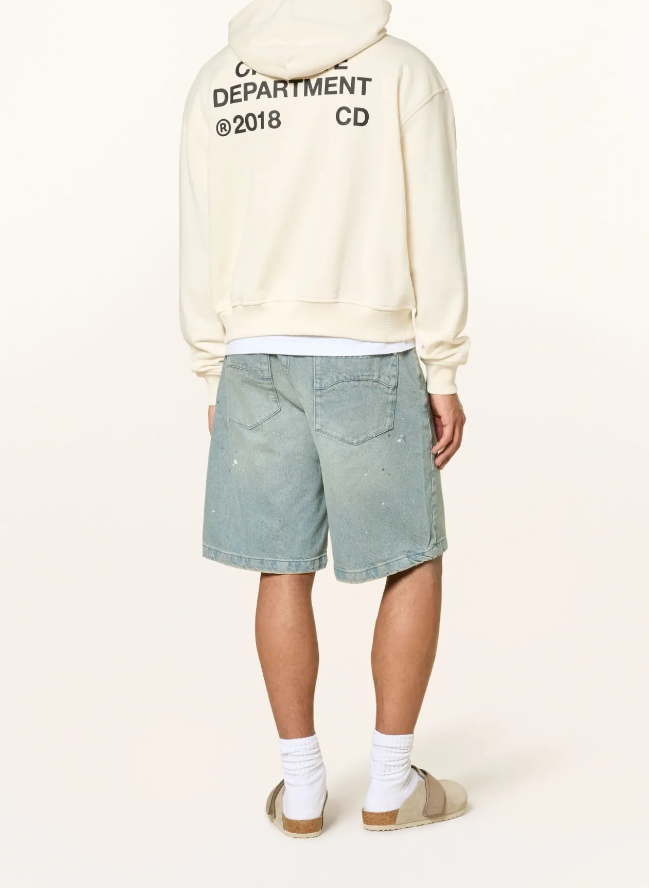 Jeansshorts mit Nieten