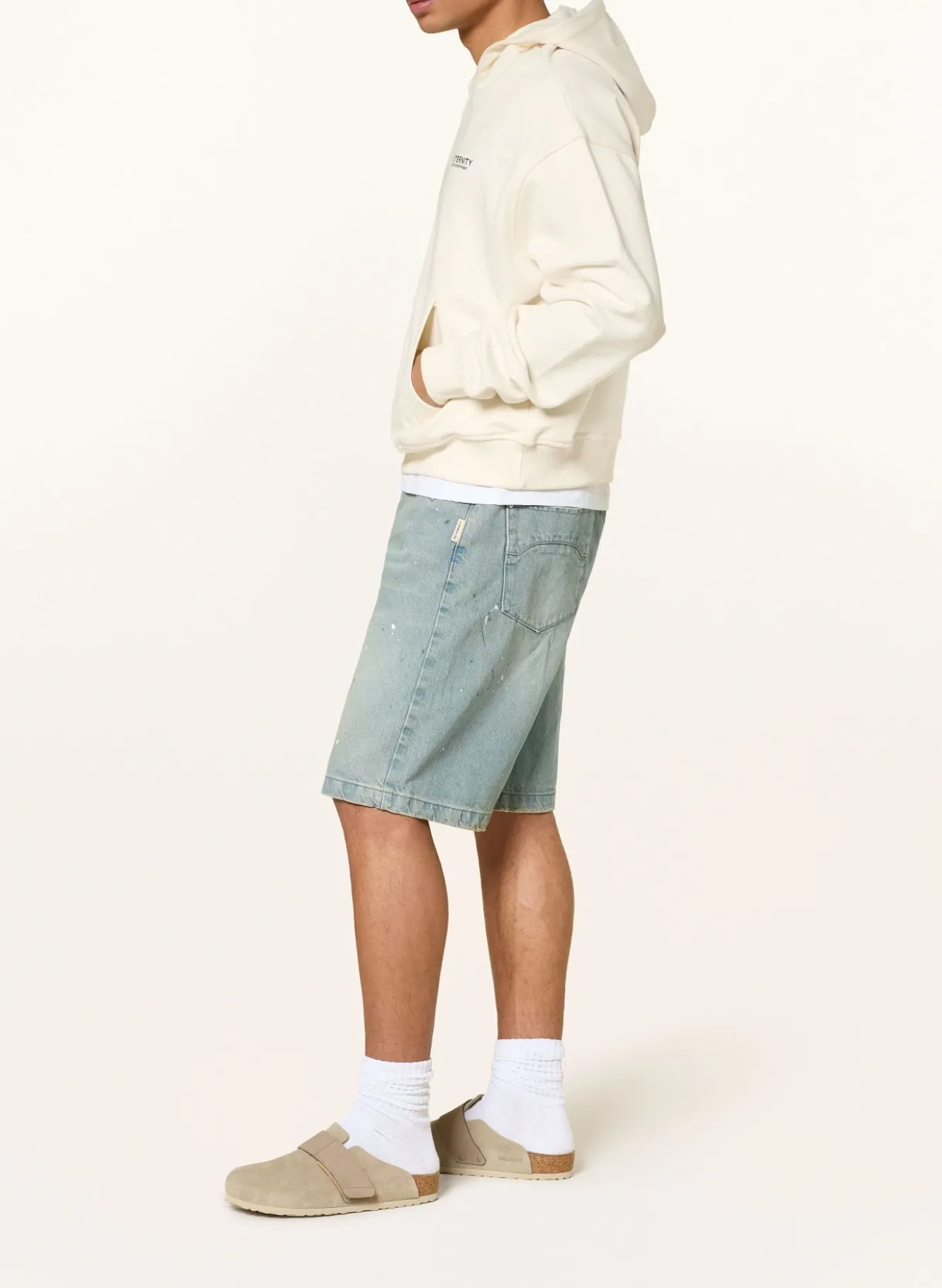 Jeansshorts mit Nieten