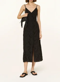 Kleid aus Lochspitze