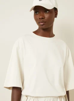 Kleid im Materialmix