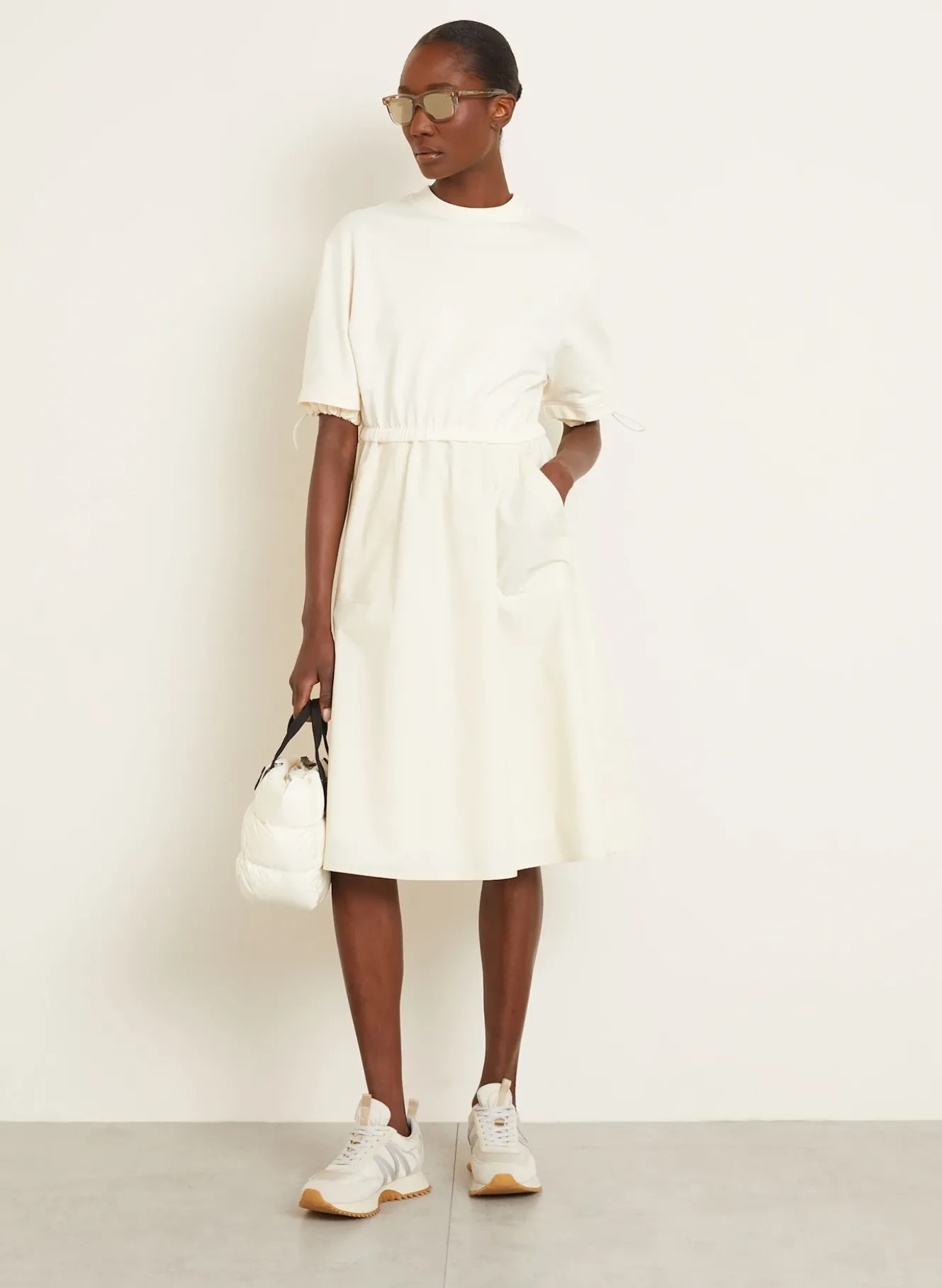 Kleid im Materialmix