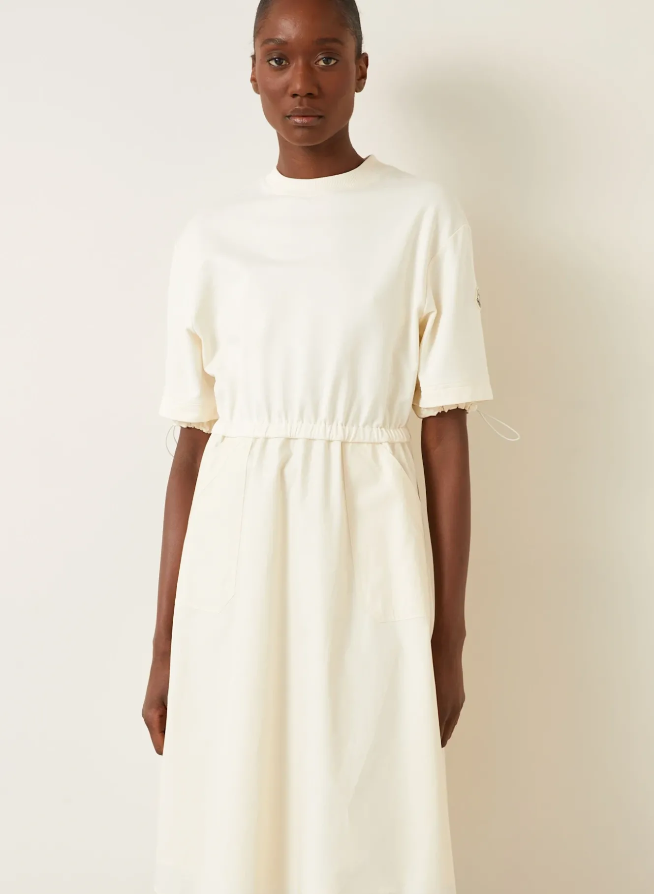 Kleid im Materialmix