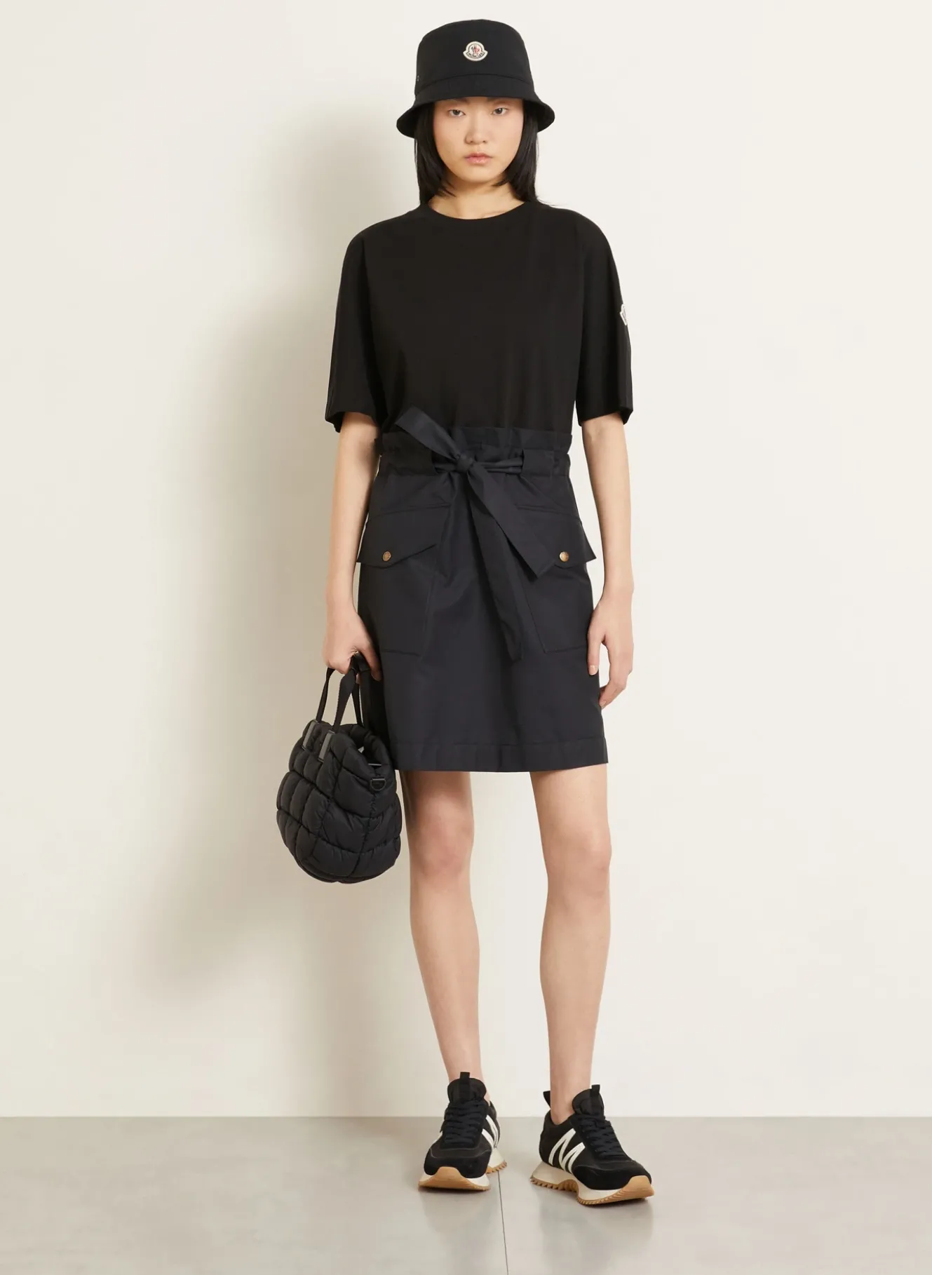 Kleid im Materialmix