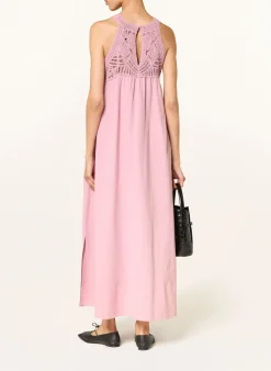 Kleid im Materialmix