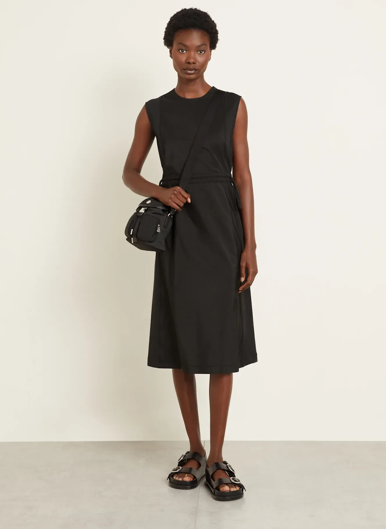 Kleid im Materialmix