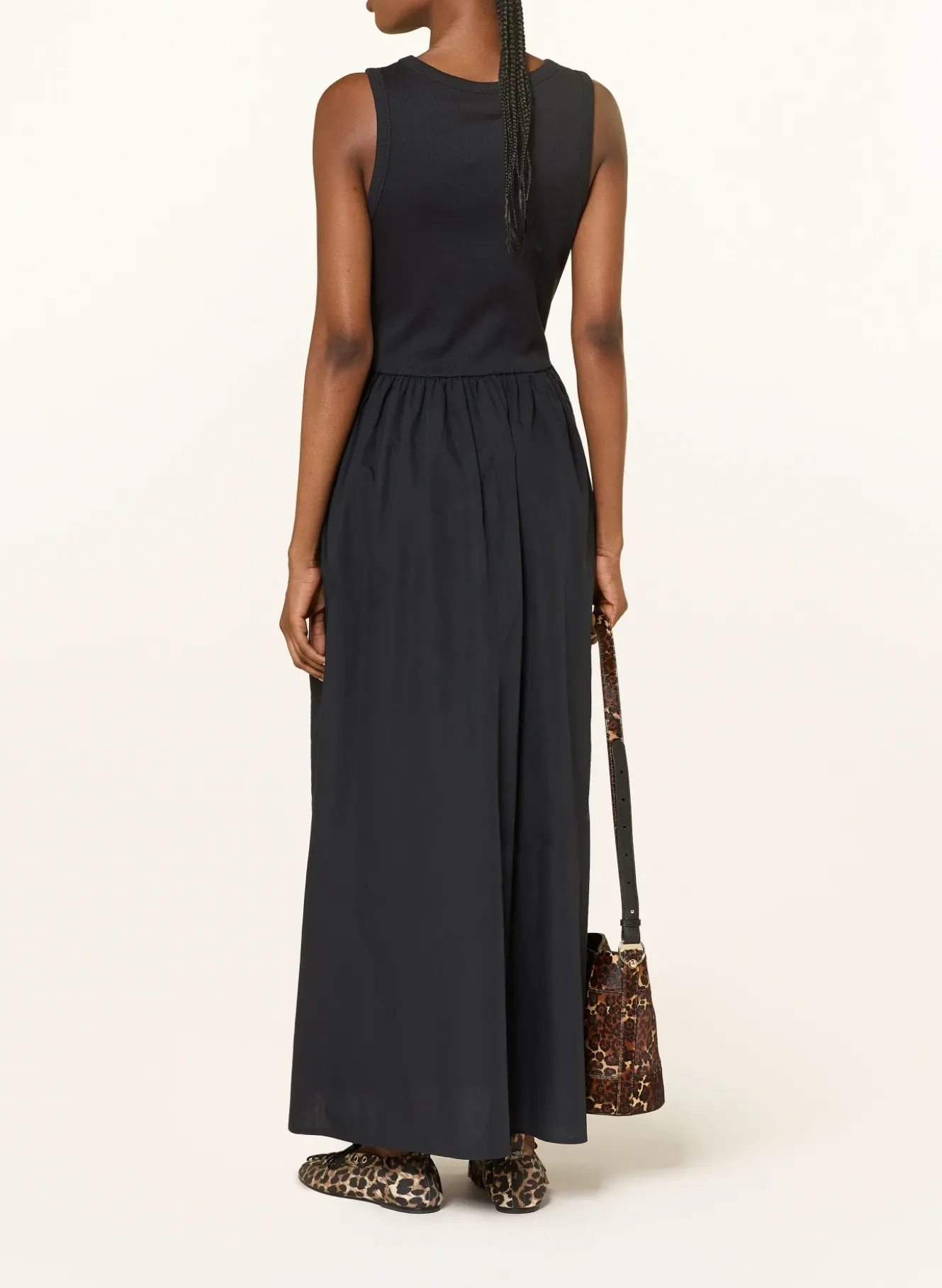 Kleid im Materialmix