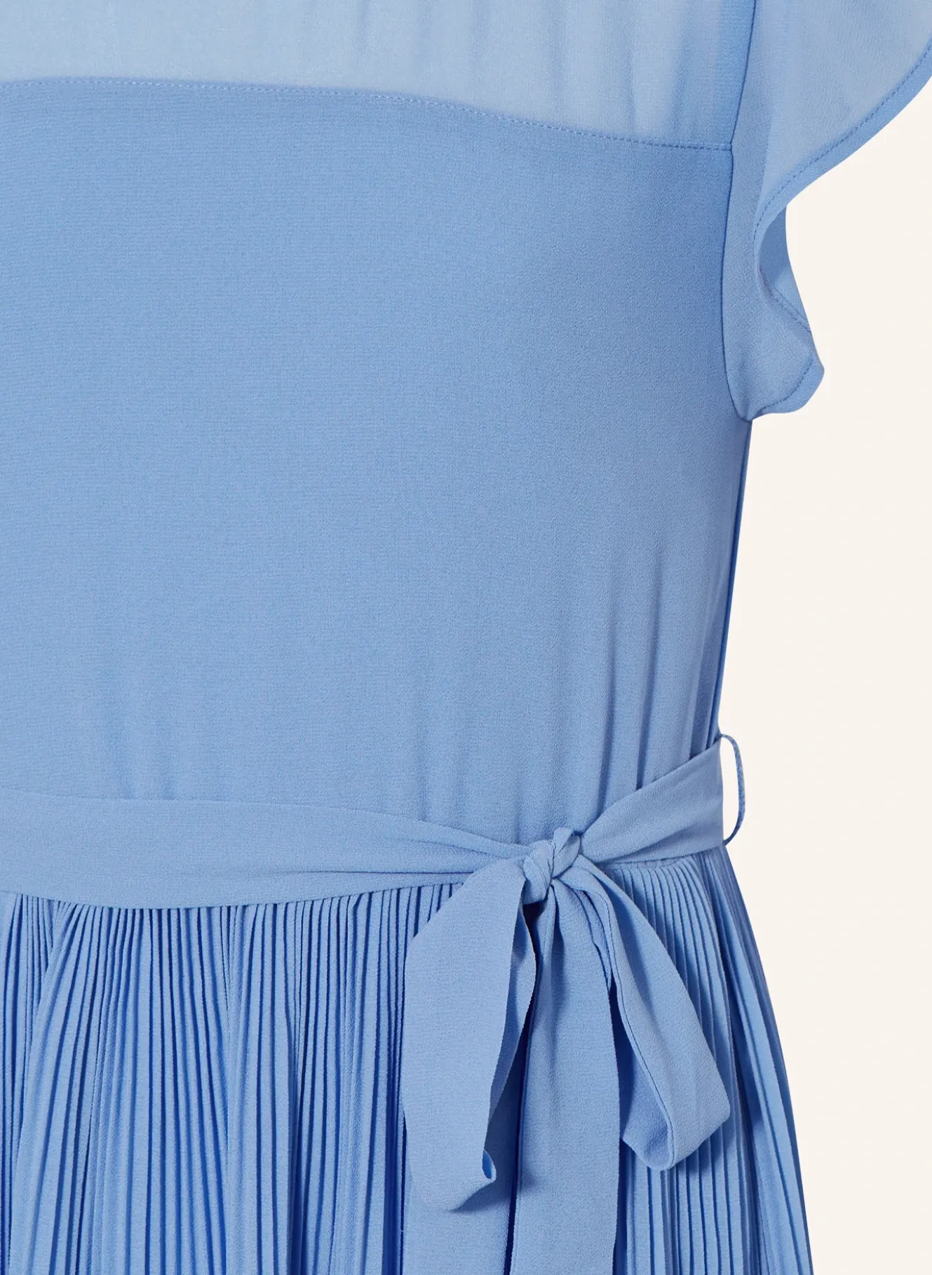 Kleid mit Plissees