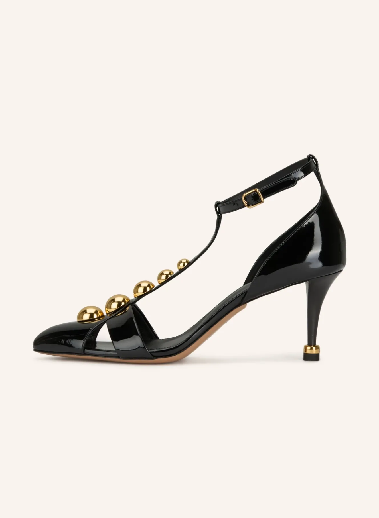 Lack-Pumps mit Nieten