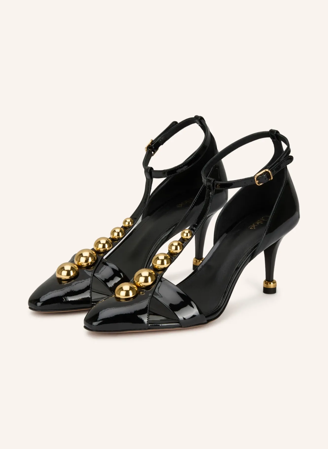 Lack-Pumps mit Nieten