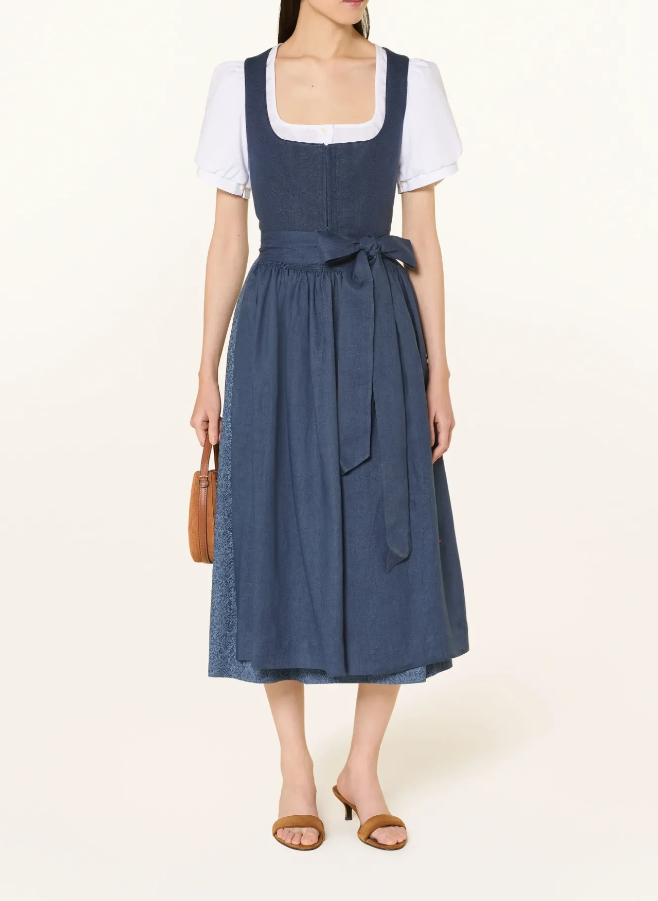 Leinendirndl