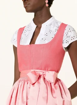 Leinen-Dirndl im Materialmix