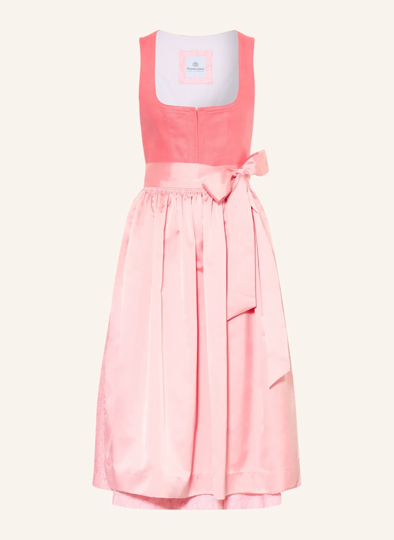 Leinen-Dirndl im Materialmix