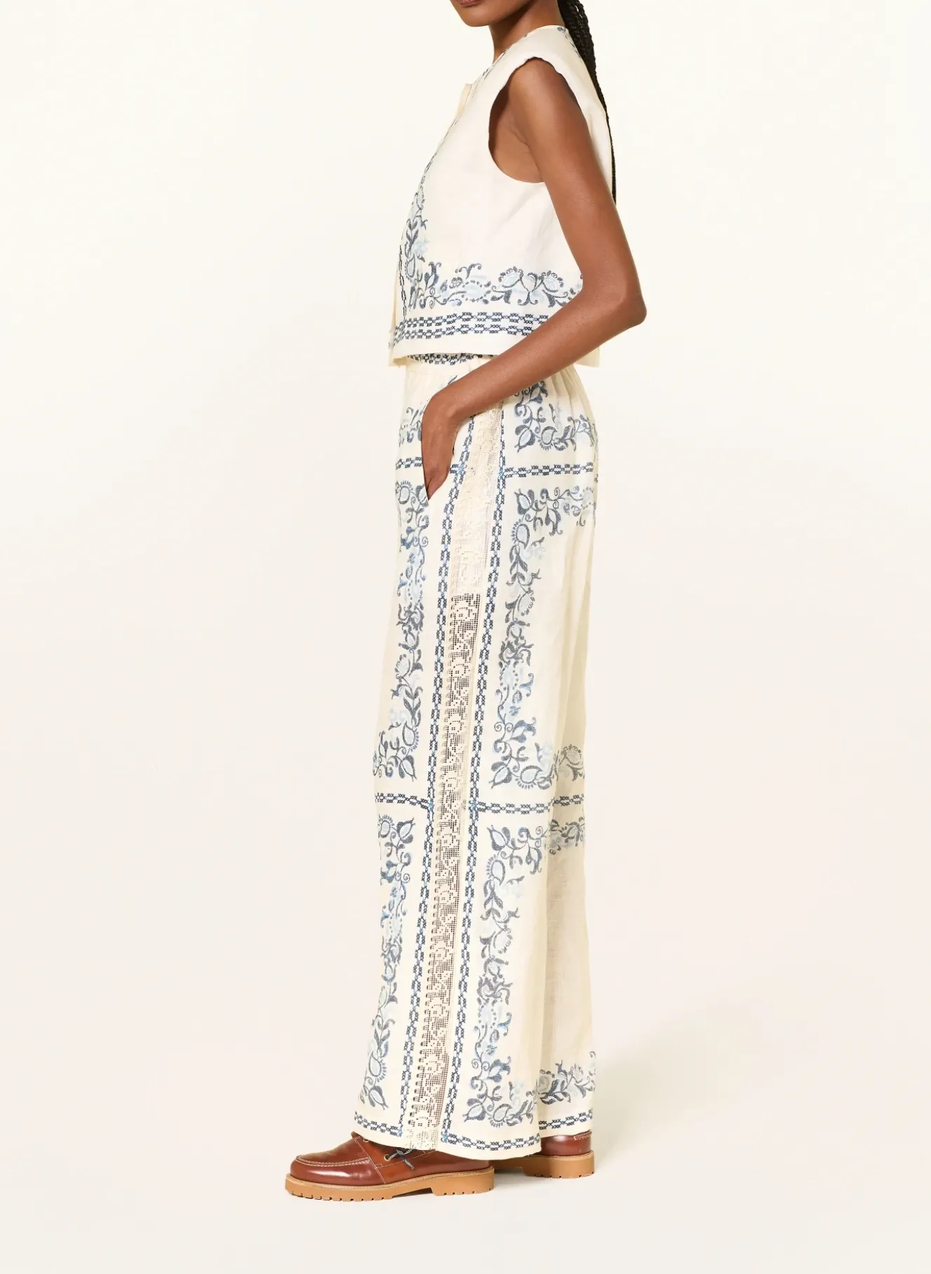 Marlenehose aus Leinen mit Spitze