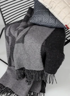 Plaid A-MODULAR