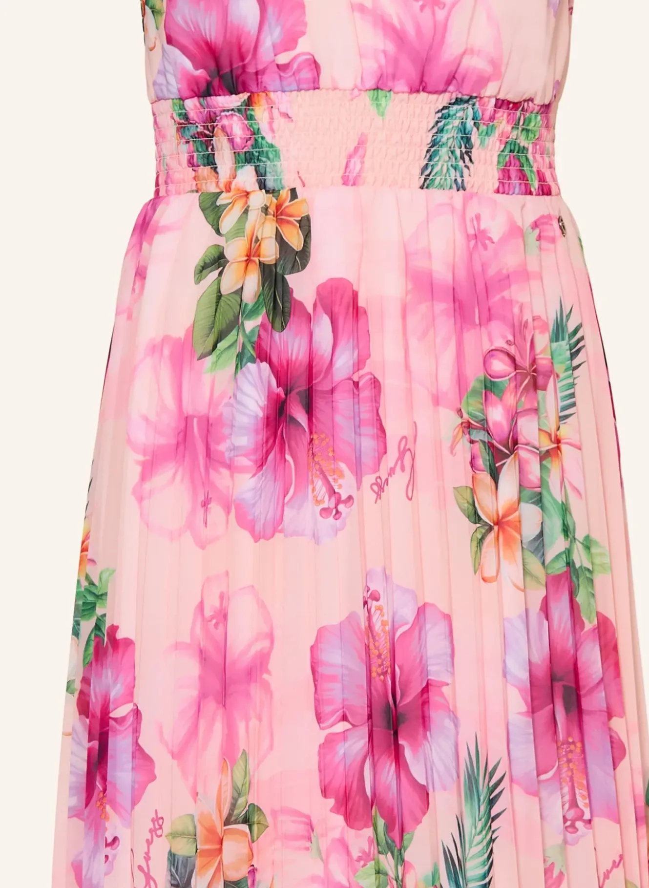 Plisseekleid mit Rüschen