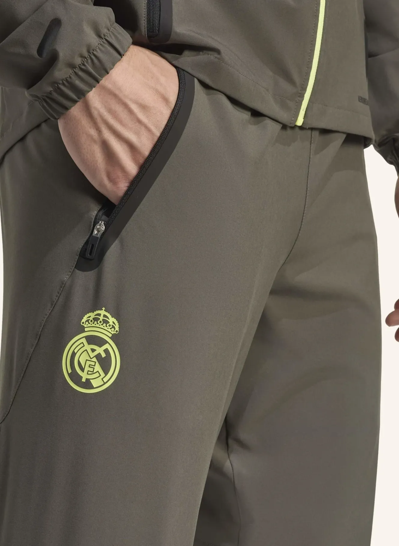 REAL MADRID TIRO 25 COMPETITION VIS TECH TRAVEL HOSE
