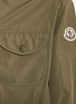 Regenjacke im Materialmix