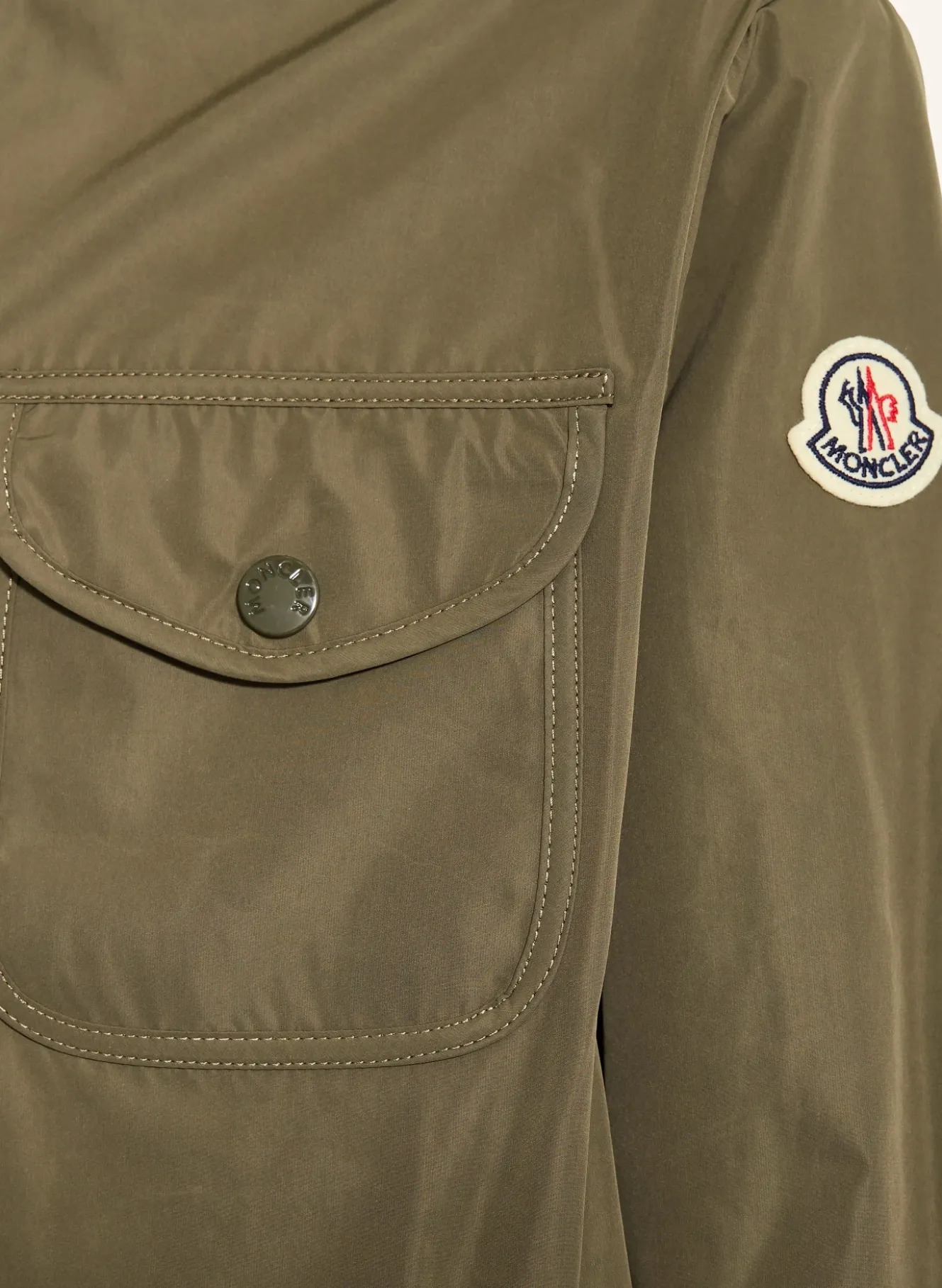 Regenjacke im Materialmix