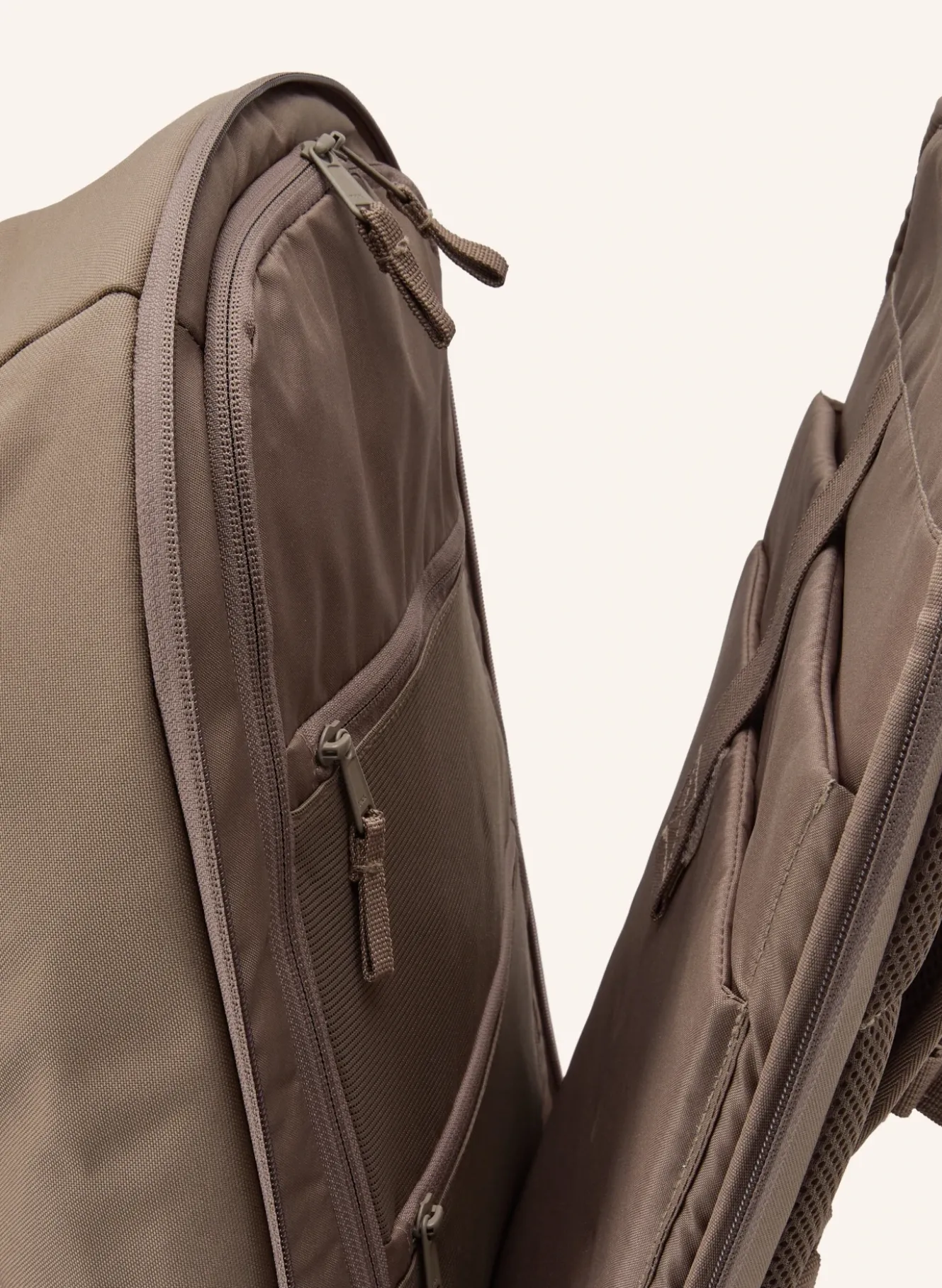 Rucksack HYBRID PACK 27 l mit Laptop-Fach