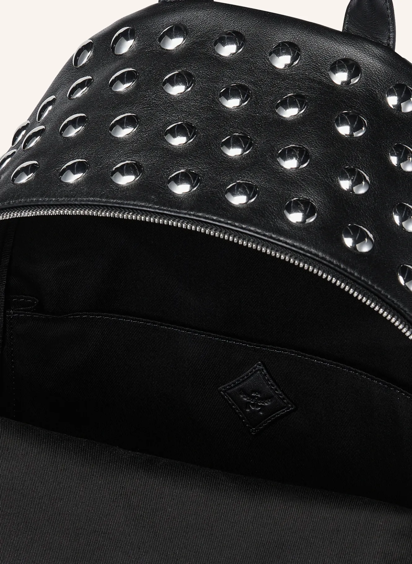 Rucksack STARK mit Nieten und Laptop-Fach