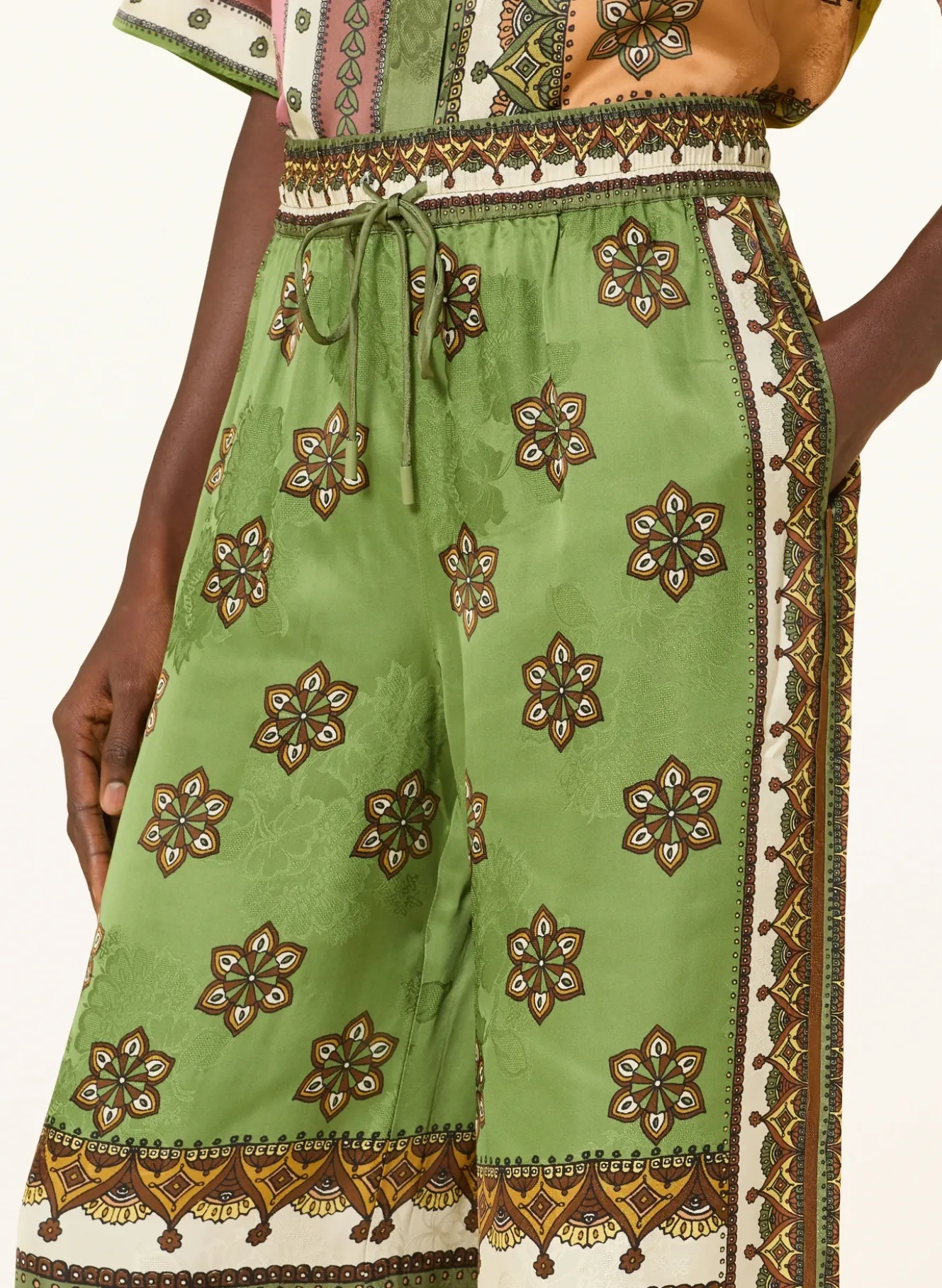 Satinhose CONTINA