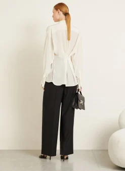Schluppenbluse aus Seide mit Cut-out