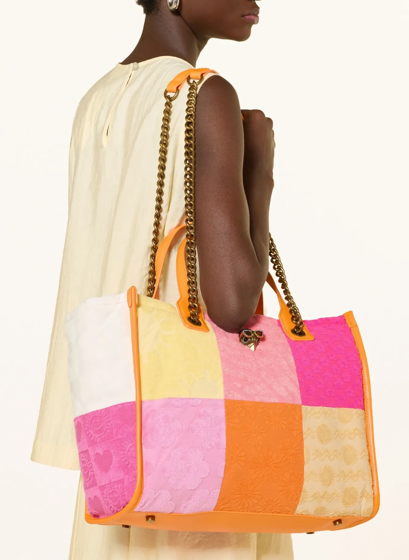 Shopper HOXTON