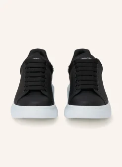 Sneaker mit Nieten