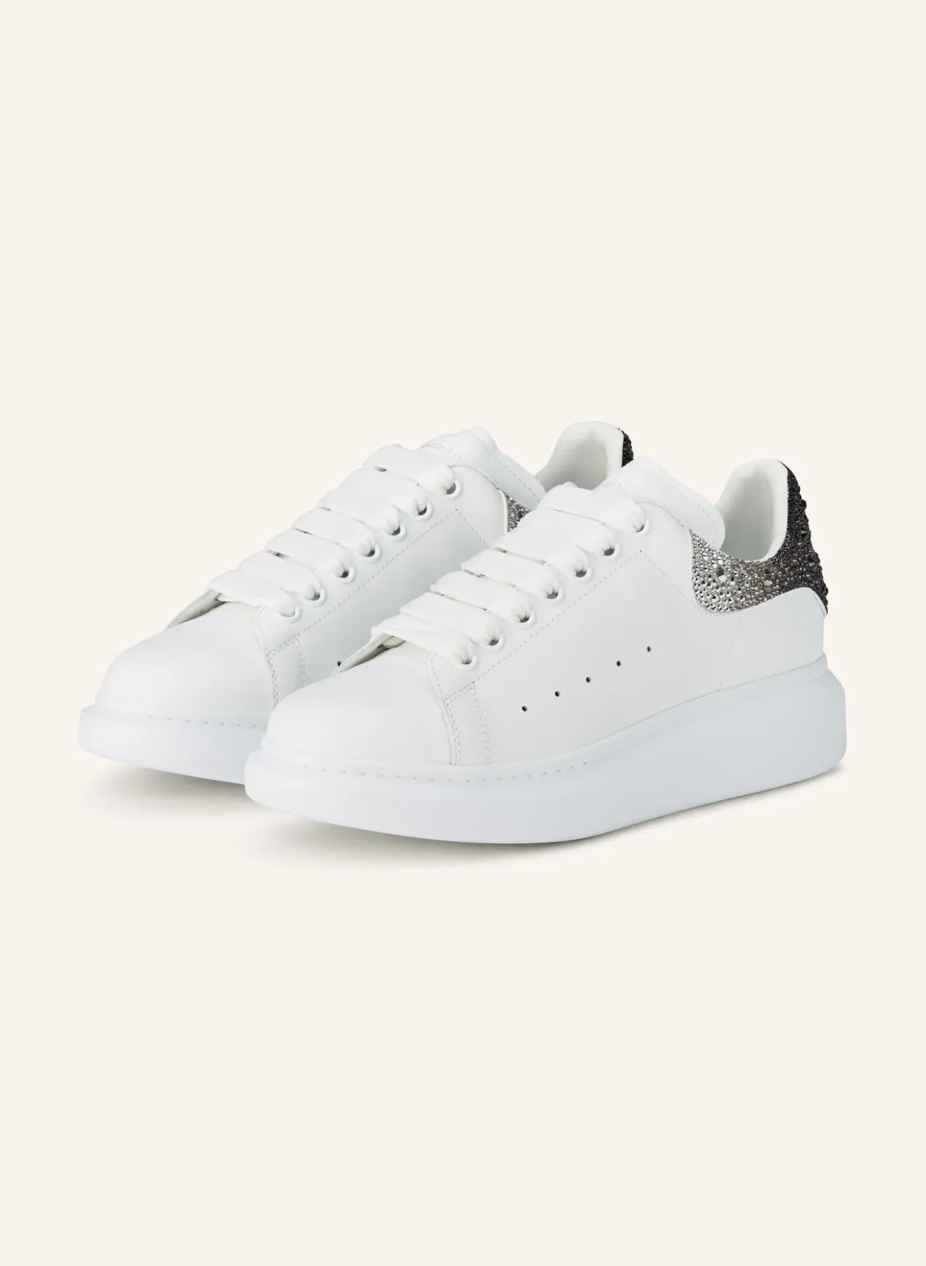Sneaker mit Schmucksteinen
