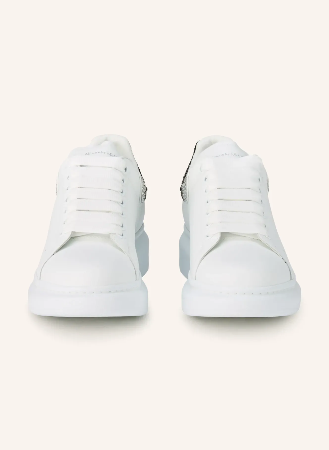 Sneaker mit Schmucksteinen