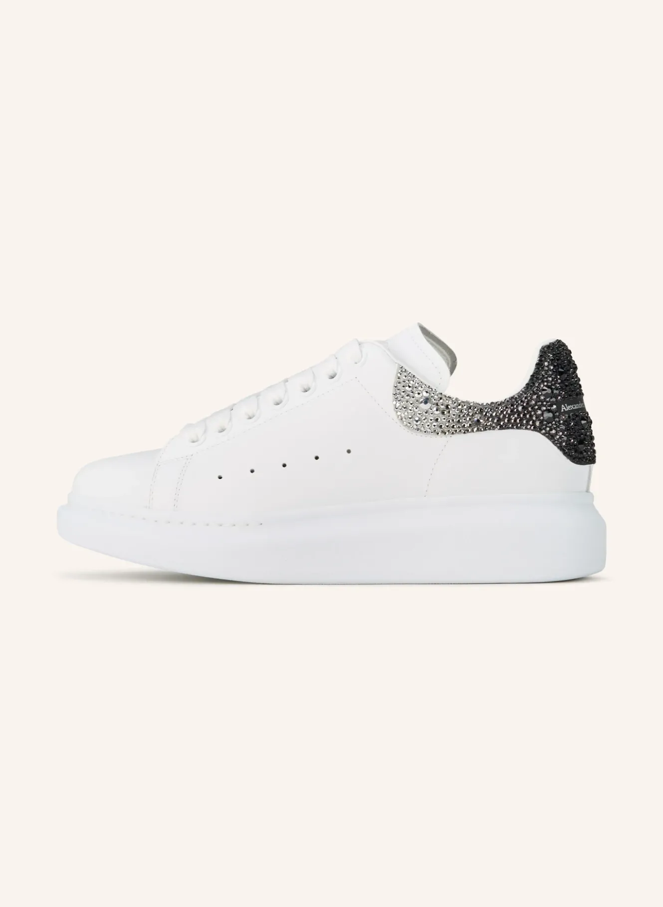 Sneaker mit Schmucksteinen