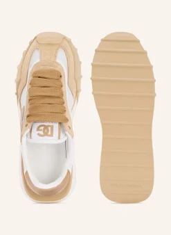 Sneaker mit Schmucksteinen