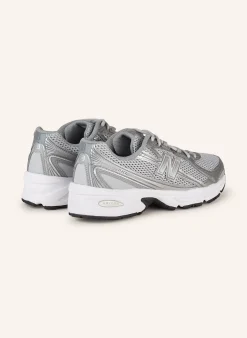 Sneaker U740